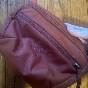 Arc'teryx Men's Belt Bag in Rust